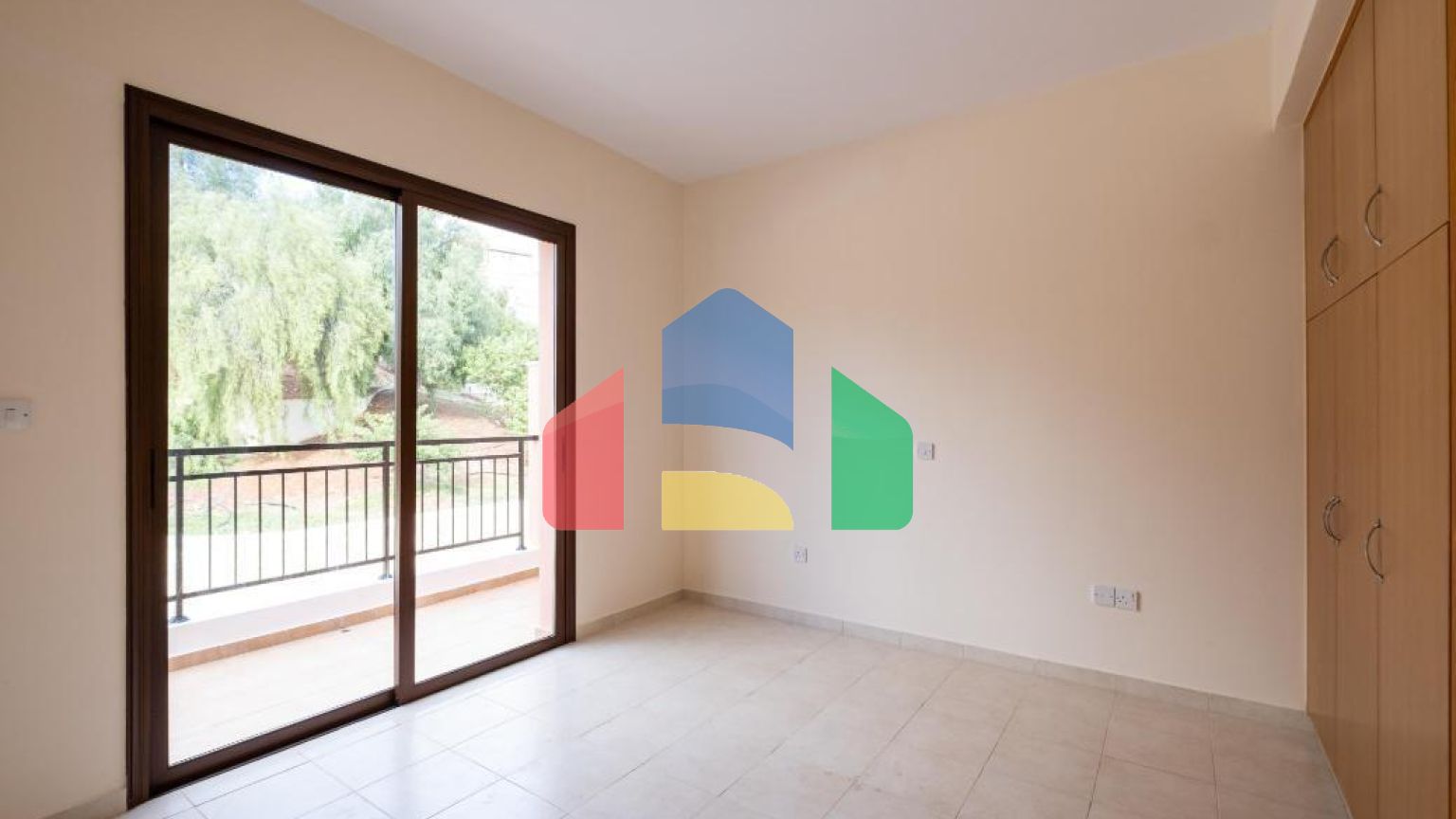 Продаж - Котедж 92 m² В Пафосе