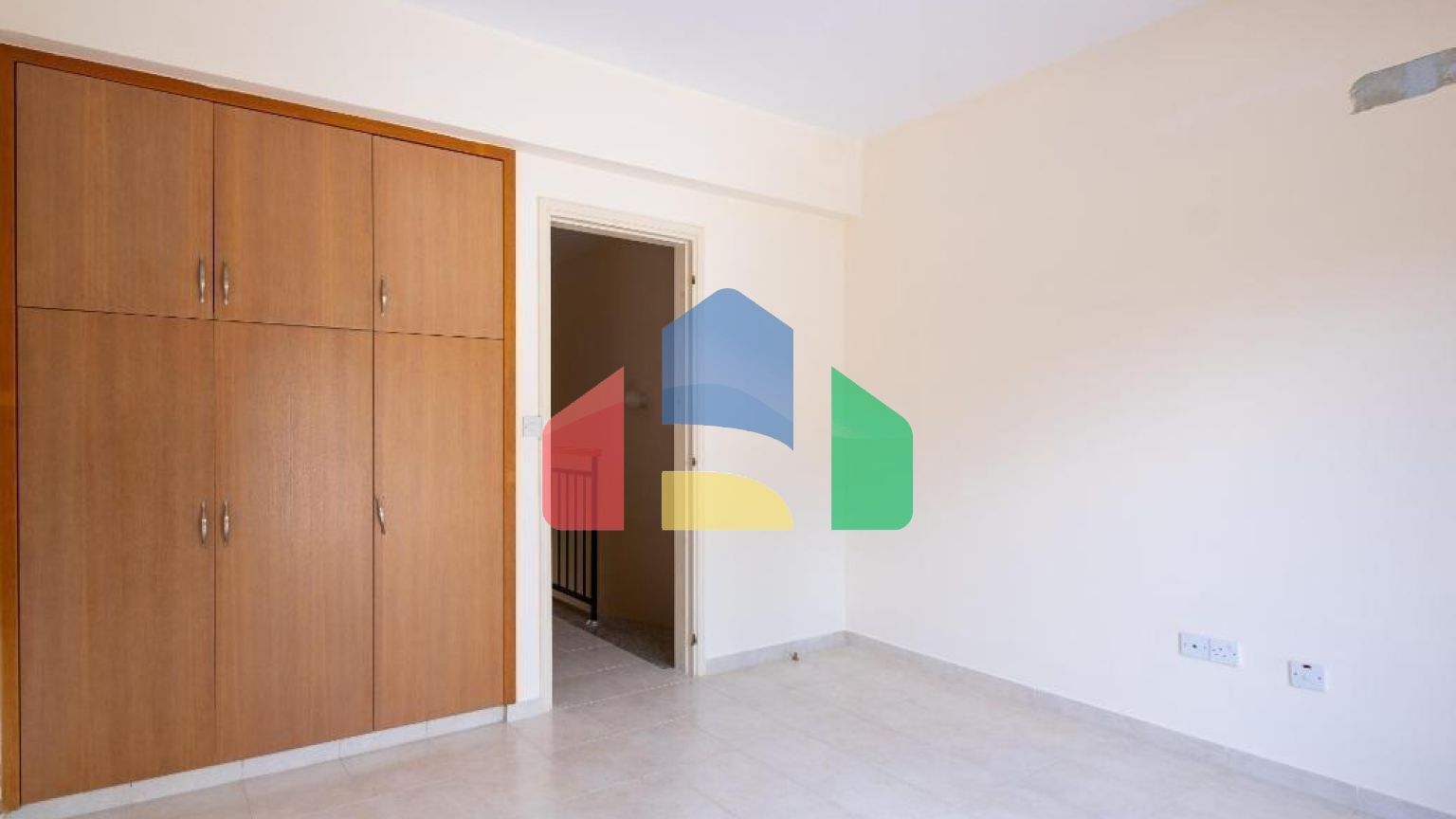 Продаж - Котедж 92 m² В Пафосе