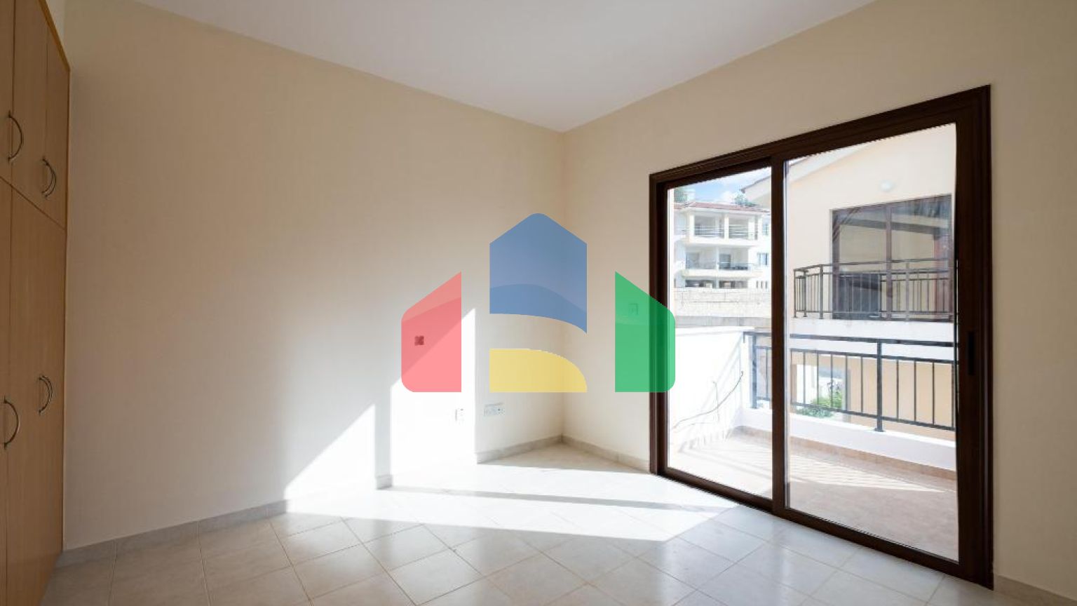 Продаж - Котедж 92 m² В Пафосе