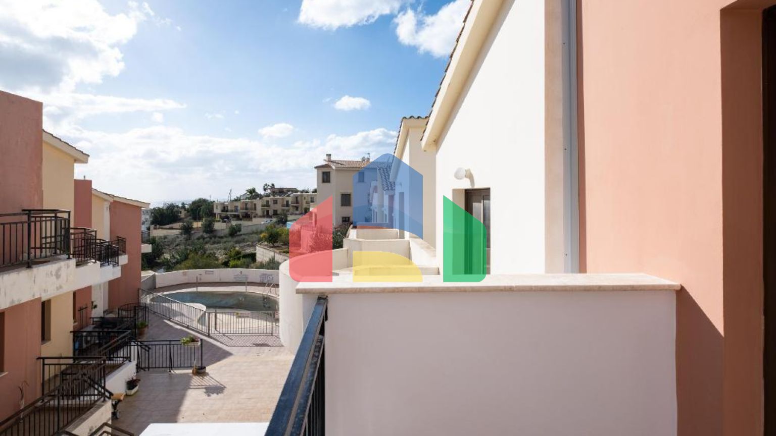 Продаж - Котедж 92 m² В Пафосе