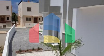 Продаж - Вілла 208 m² В Пафосе