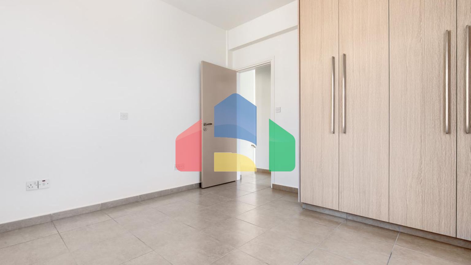 Продаж - Котедж 163 m² В Пафосе