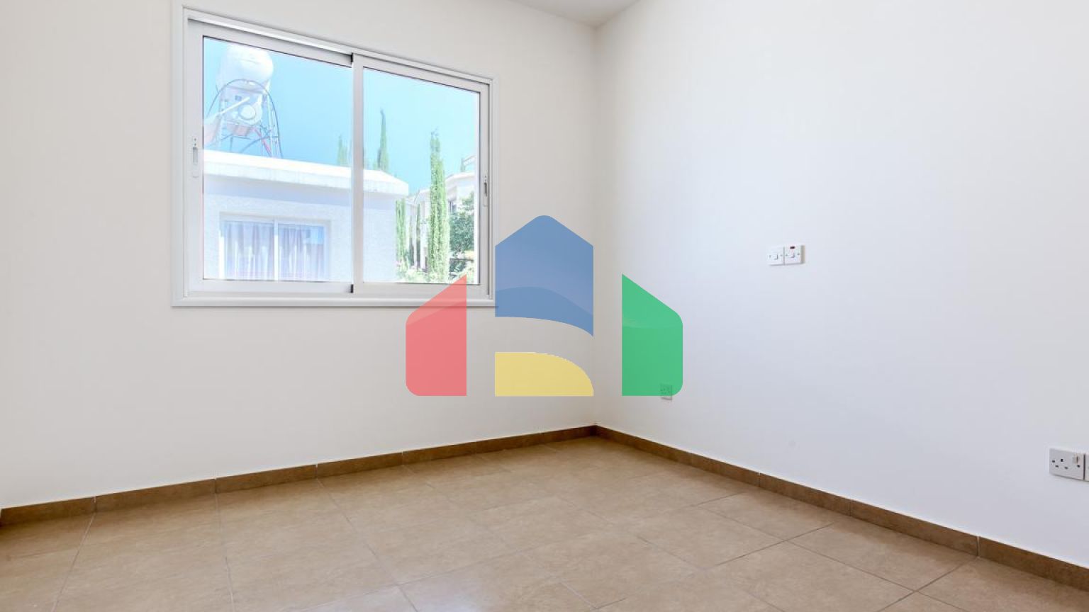 Продаж - Котедж 163 m² В Пафосе