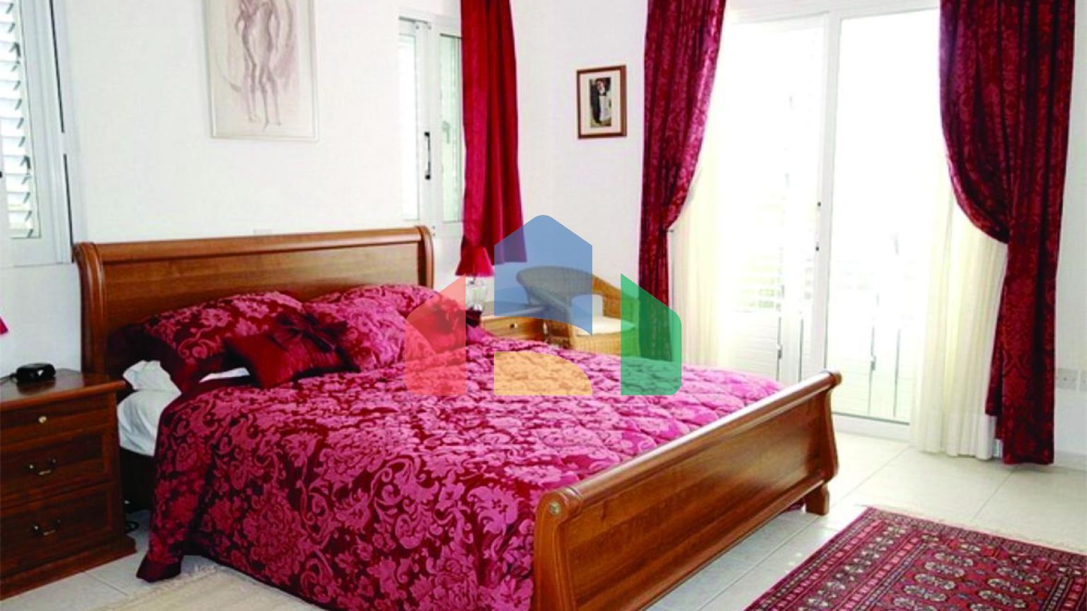 Продаж - Вілла 245 m² В Пафосе