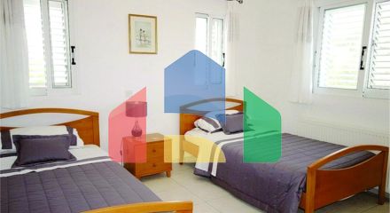 Продаж - Вілла 245 m² В Пафосе