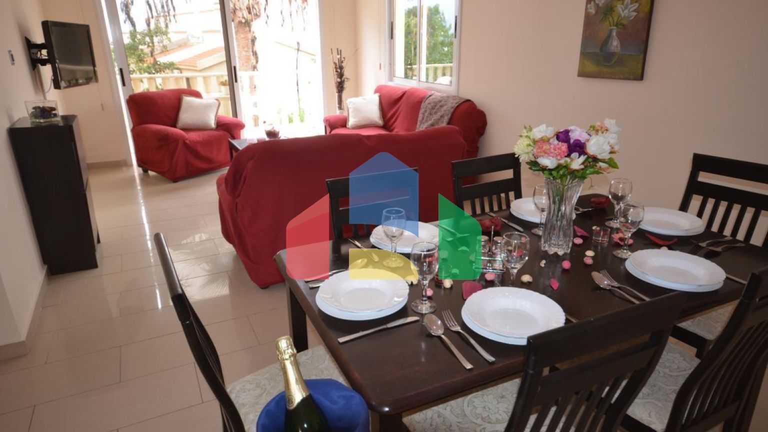 Продаж - Квартира 91 m² В Пафосе