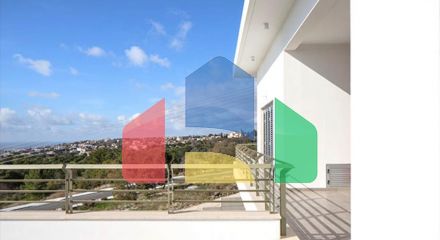 Продаж - Вілла 693 m² В Пафосе