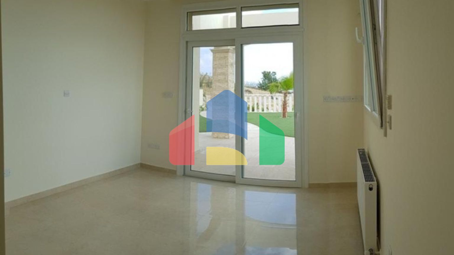 Продаж - Вілла 300 m² В Пафосе