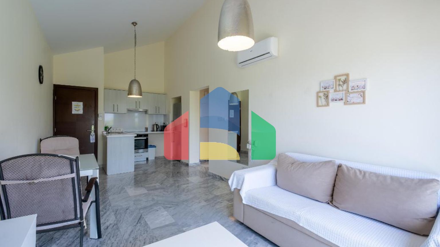 Продаж - Квартира 50 m² В Пафосе