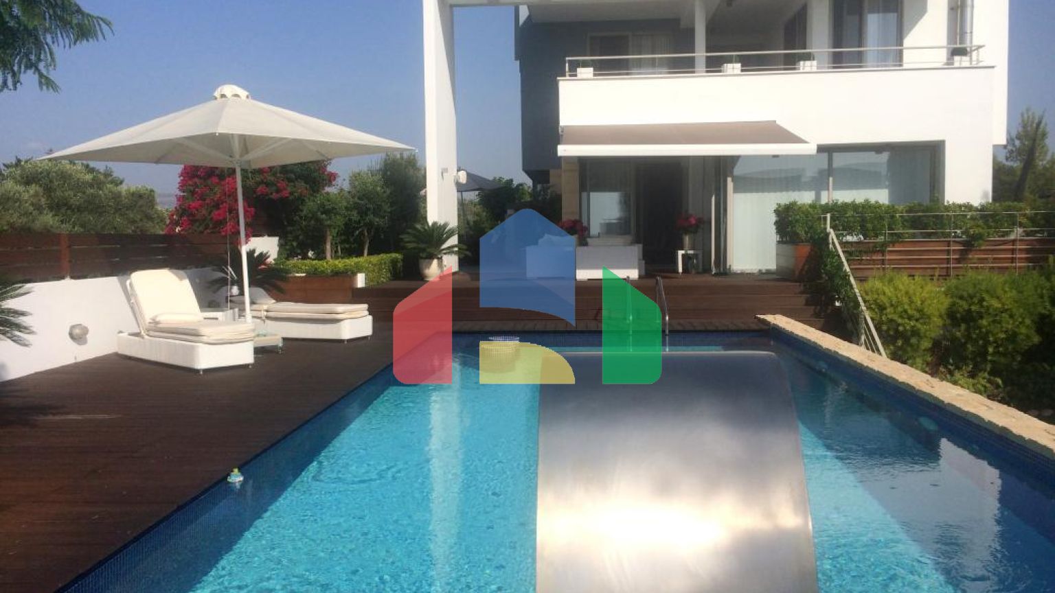 Продаж - Вілла 265 m² В Пафосе