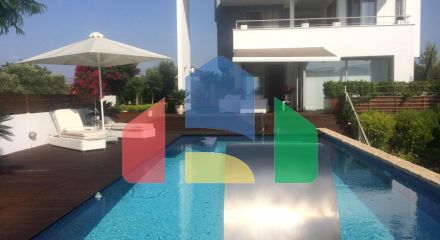 Продаж - Вілла 265 m² В Пафосе