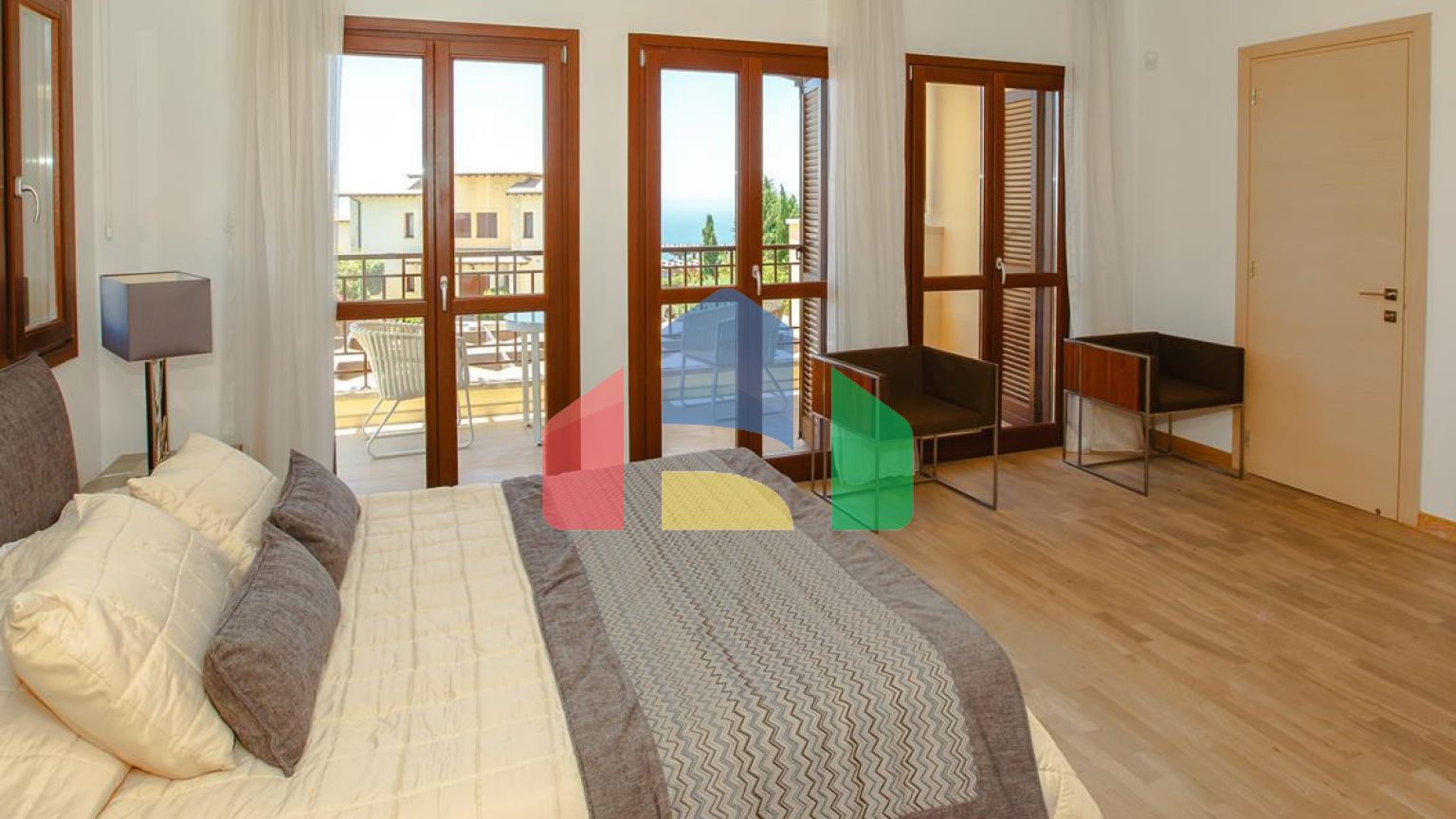 Продаж - Вілла 215 m² В Пафосе