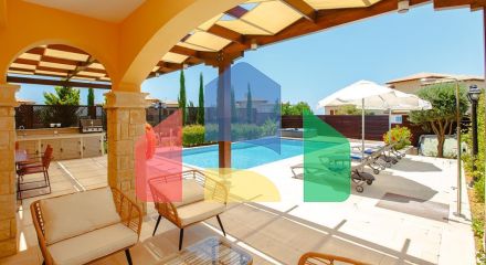 Продаж - Вілла 215 m² В Пафосе