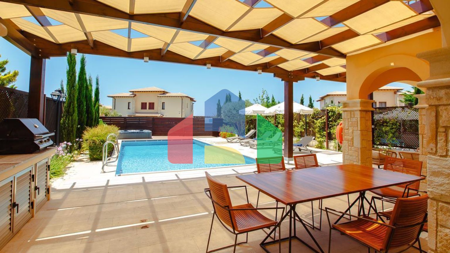 Продаж - Вілла 215 m² В Пафосе