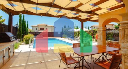 Продаж - Вілла 215 m² В Пафосе