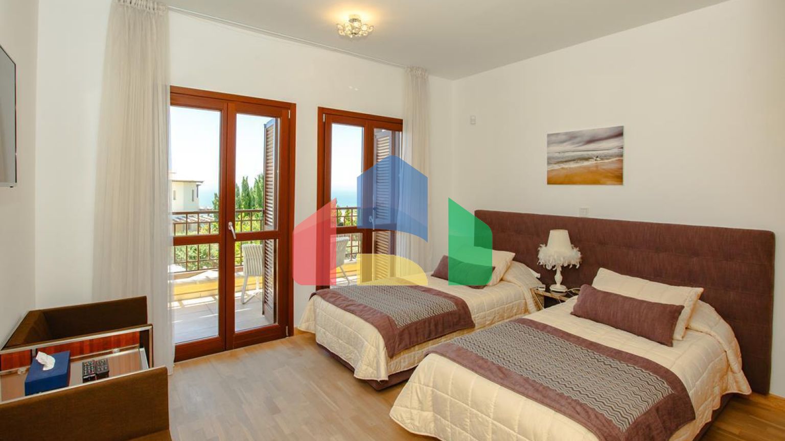 Продаж - Вілла 215 m² В Пафосе