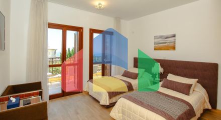 Продаж - Вілла 215 m² В Пафосе