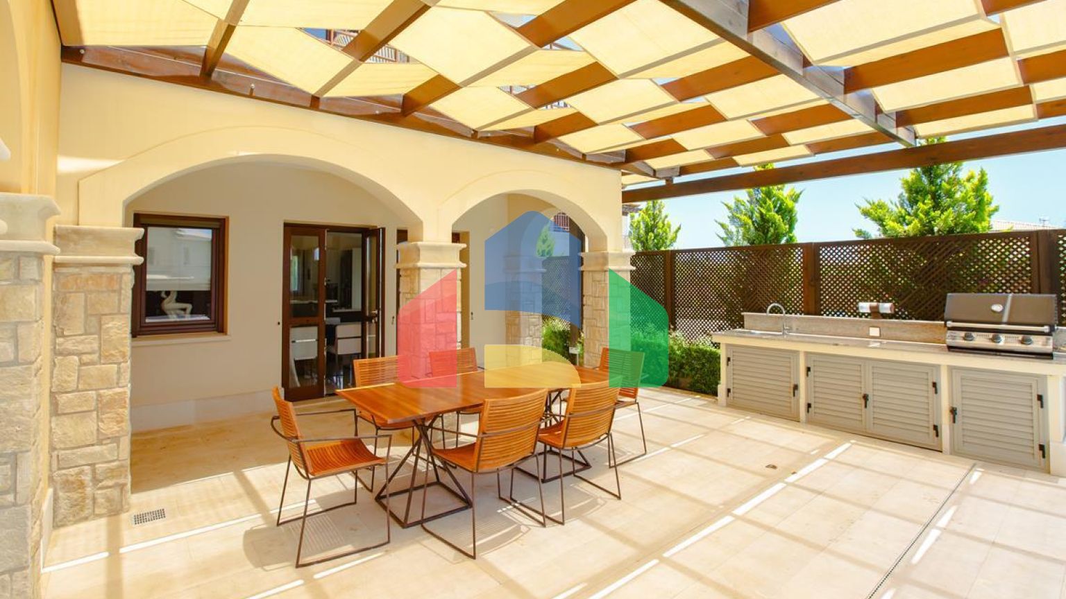 Продаж - Вілла 215 m² В Пафосе