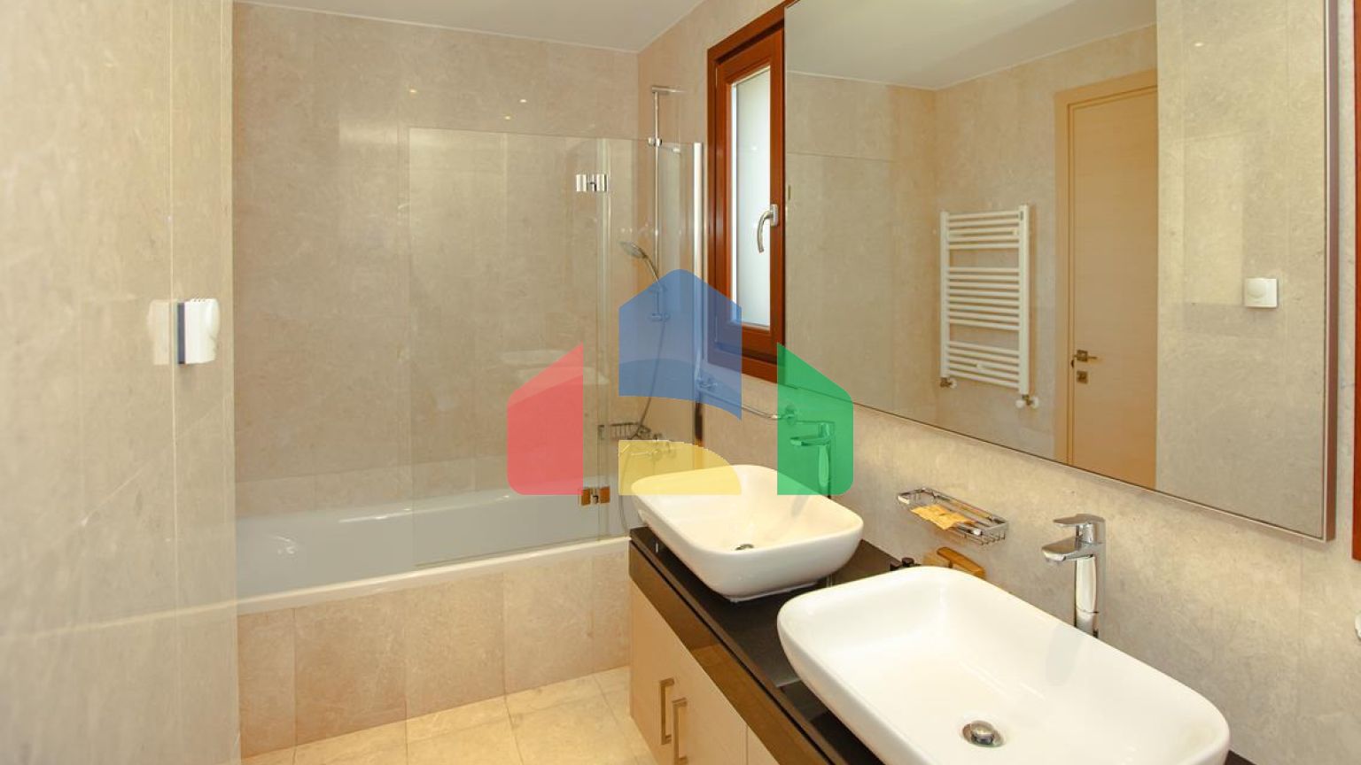 Продаж - Вілла 215 m² В Пафосе