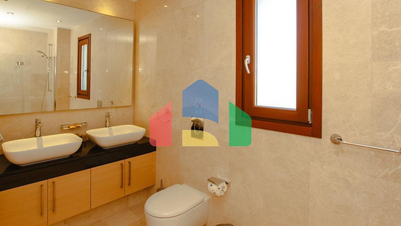 Продаж - Вілла 215 m² В Пафосе