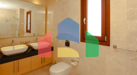 Продаж - Вілла 215 m² В Пафосе