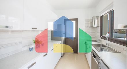 Продаж - Вілла 139 m² в Ая-Напі