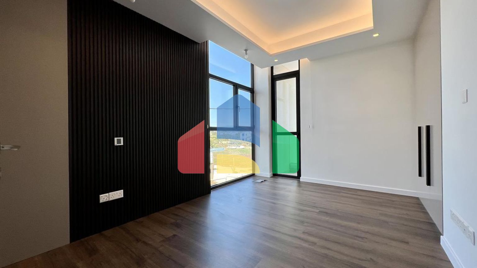 Продаж - Вілла 361 m² в Ая-Напі