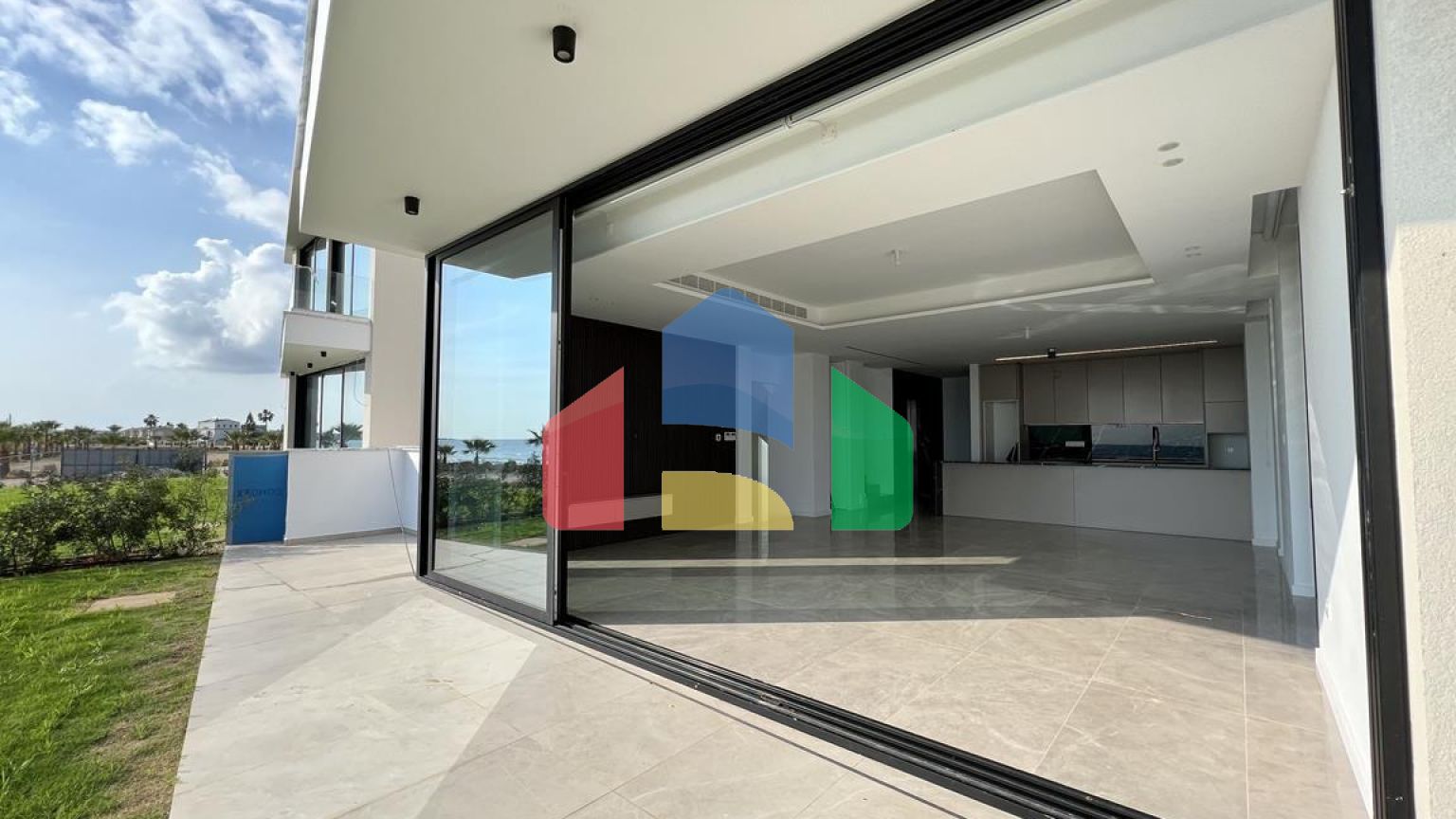 Продаж - Вілла 361 m² в Ая-Напі