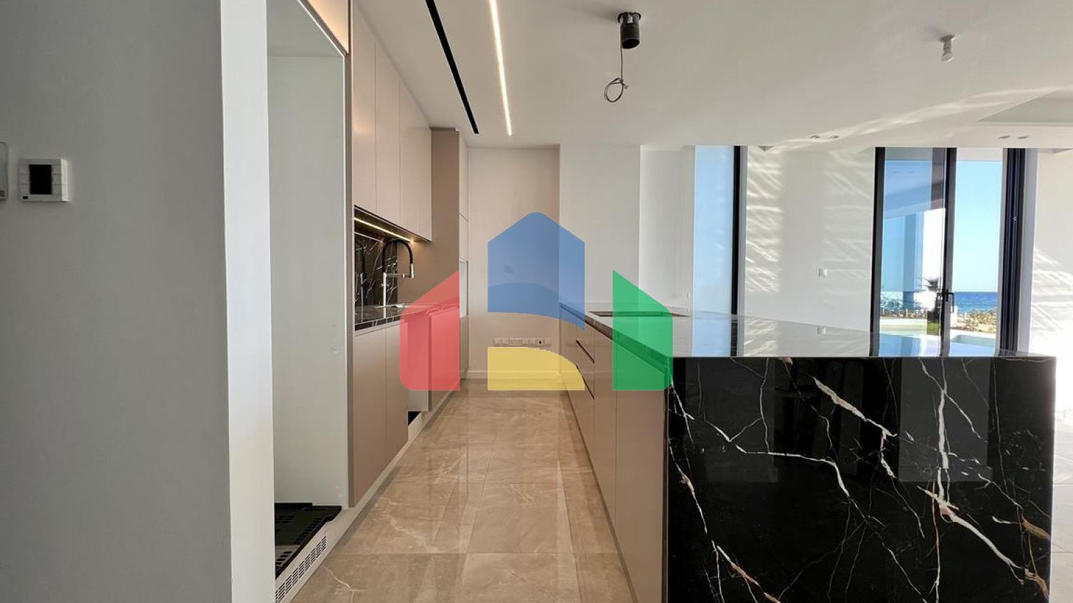 Продаж - Вілла 361 m² в Ая-Напі