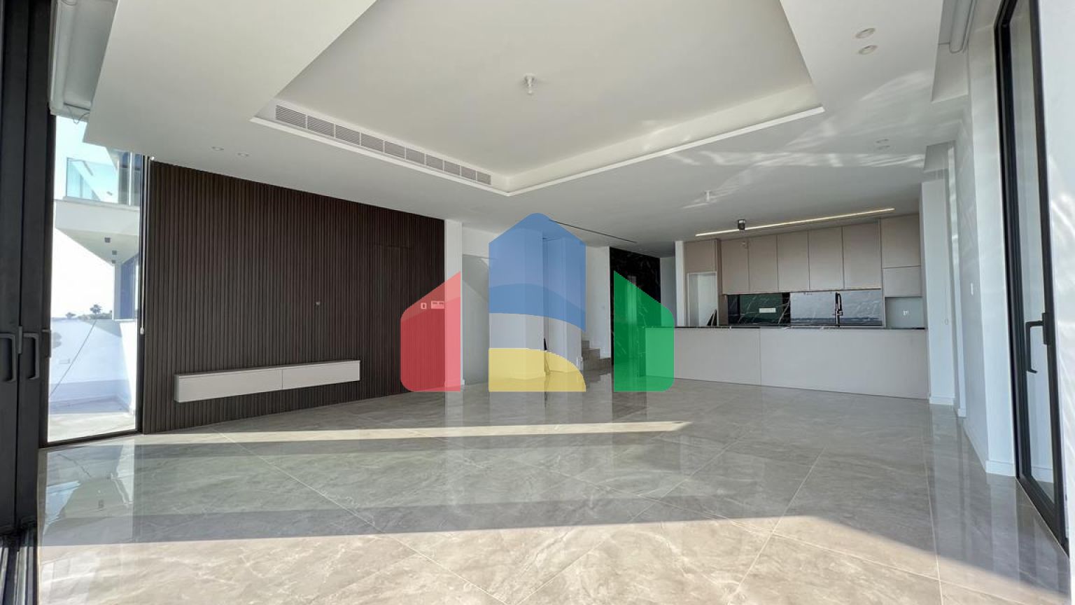 Продаж - Вілла 361 m² в Ая-Напі