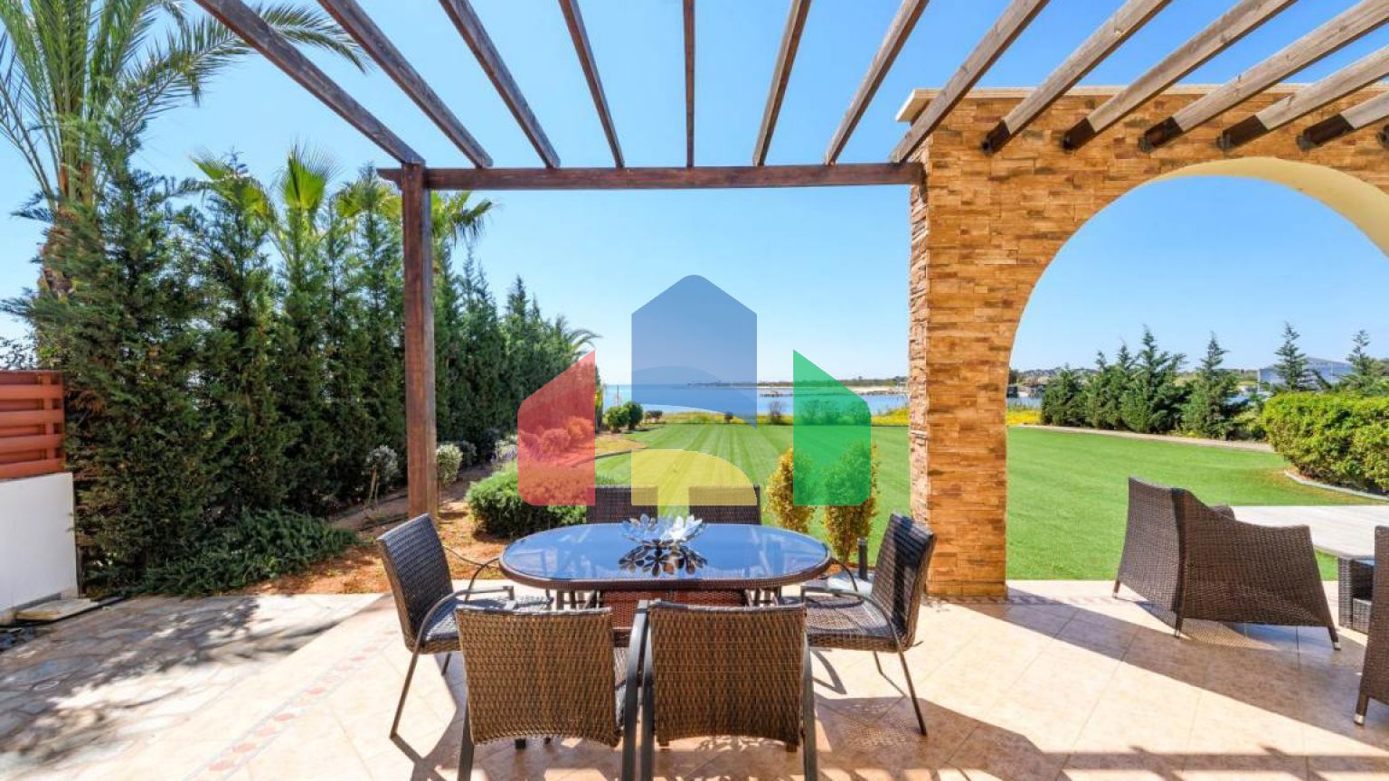 Продаж - Вілла 185 m² в Ая-Напі