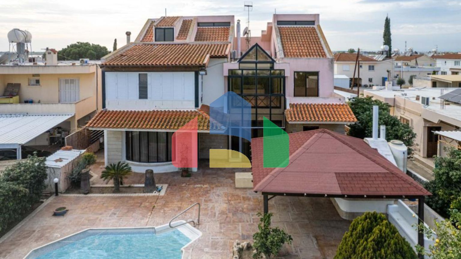 Продаж - Котедж 313 m² в Ая-Напі