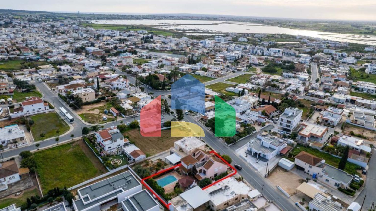 Продаж - Котедж 313 m² в Ая-Напі