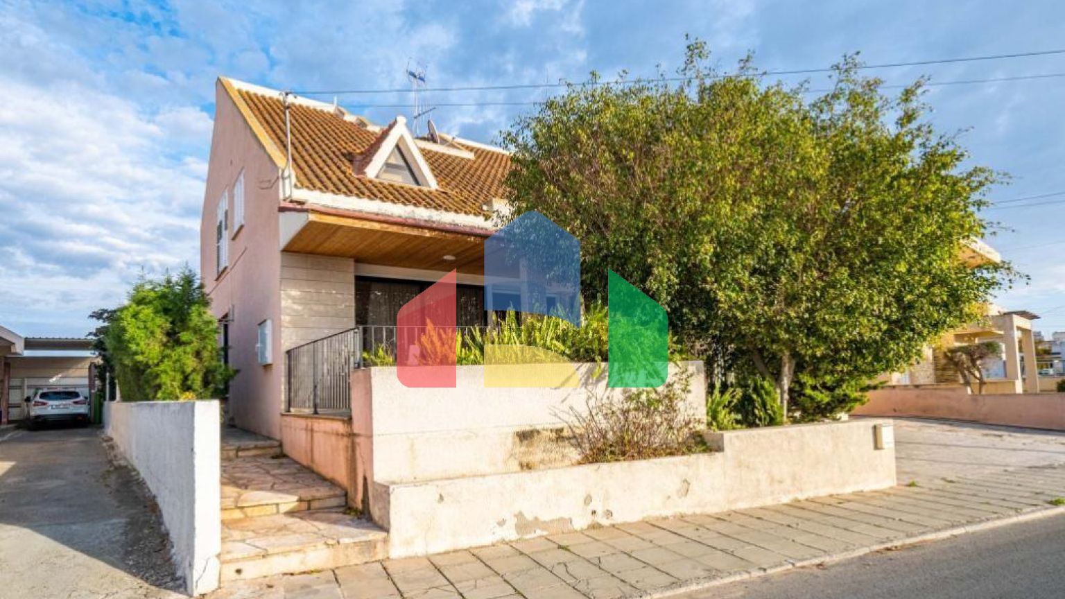 Продаж - Котедж 313 m² в Ая-Напі