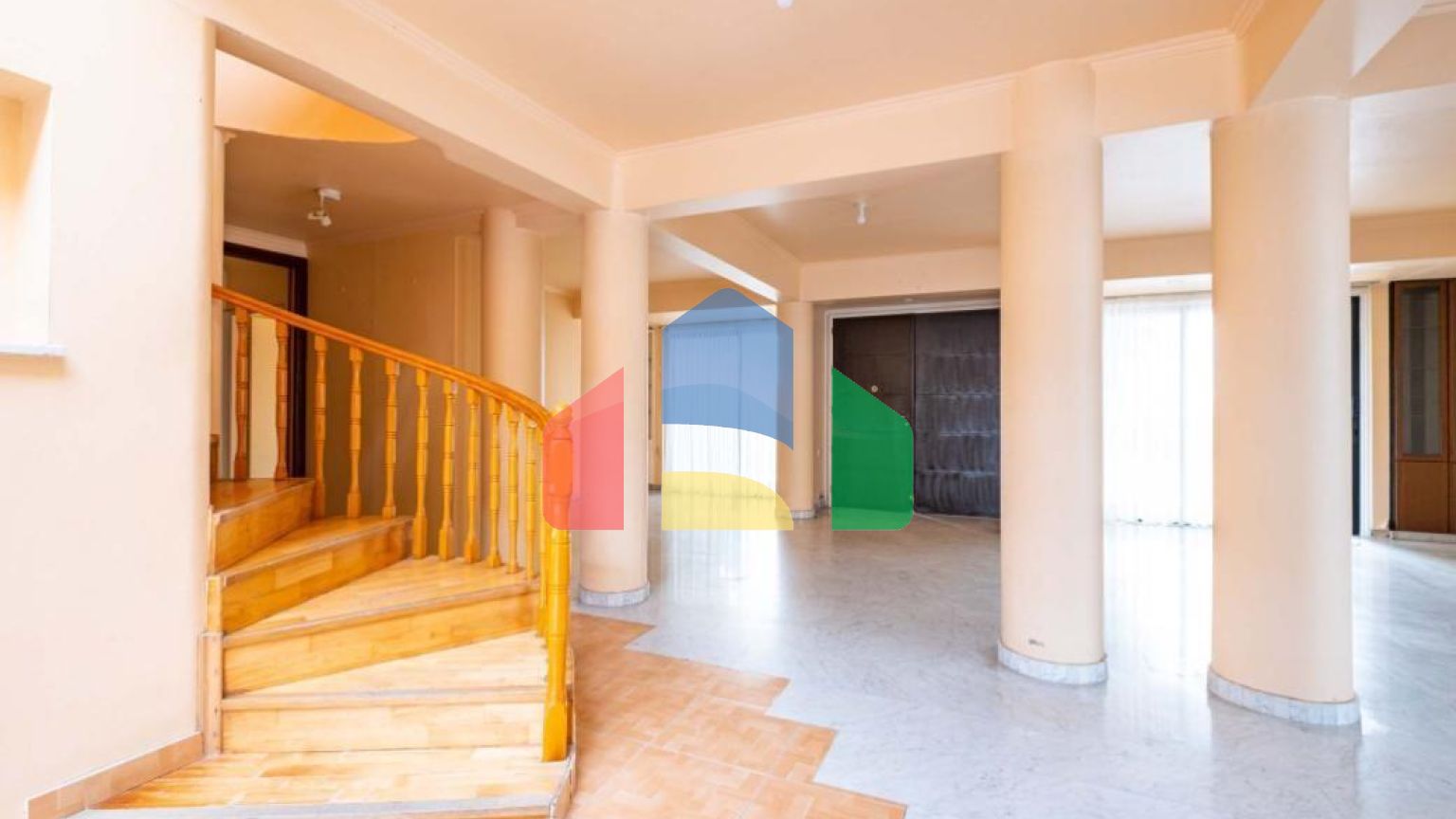 Продаж - Котедж 313 m² в Ая-Напі