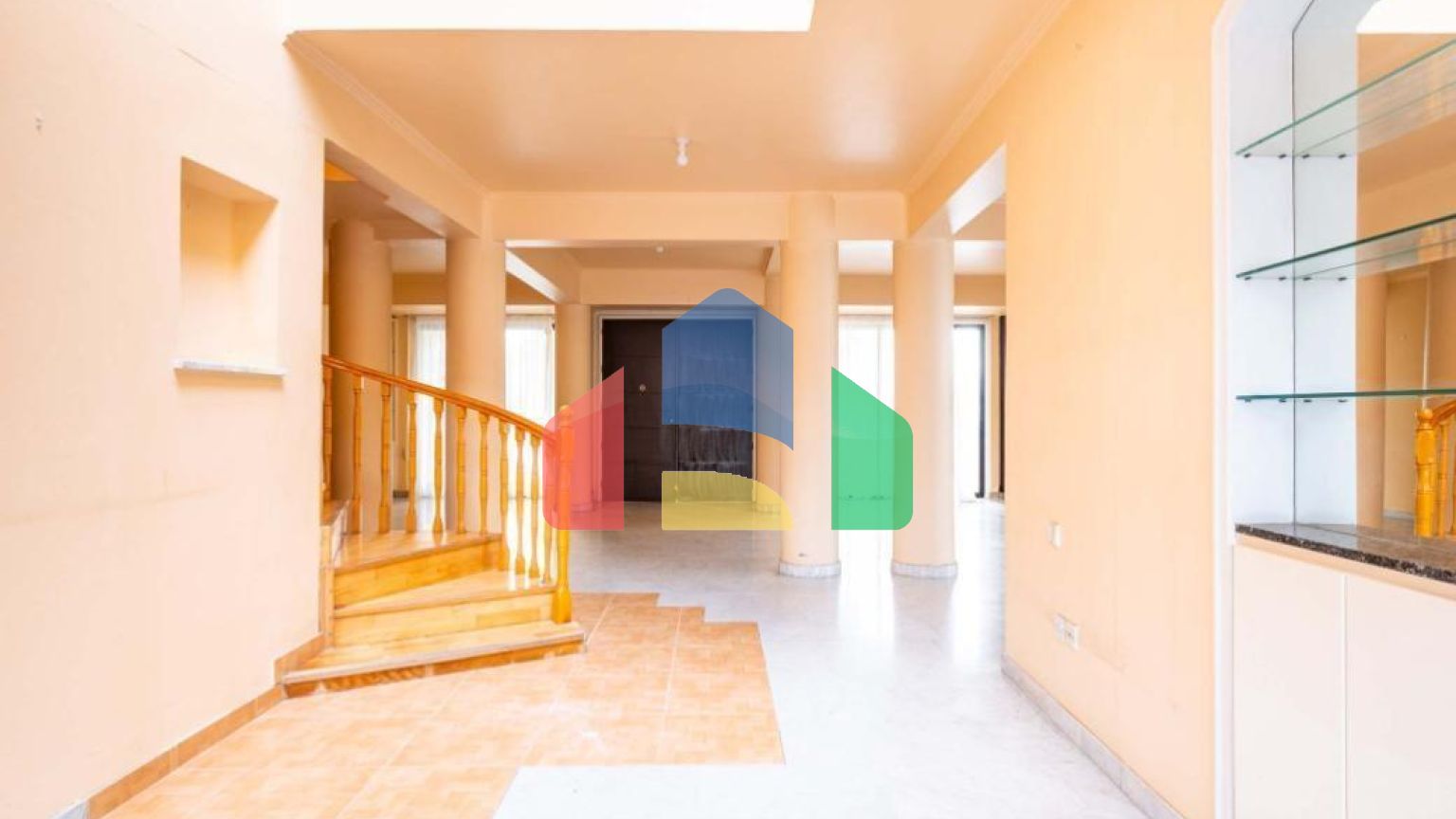 Продаж - Котедж 313 m² в Ая-Напі