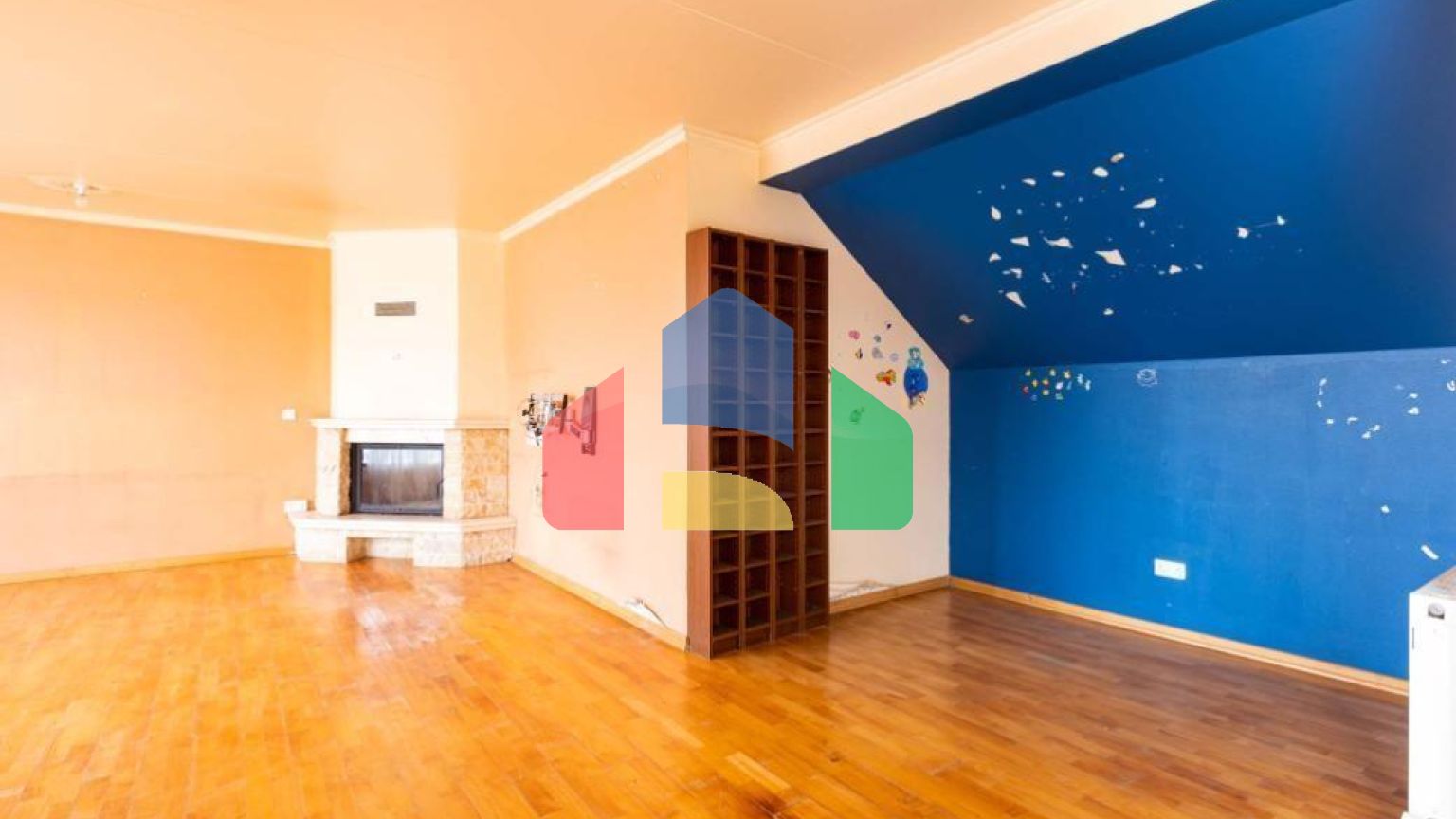 Продаж - Котедж 313 m² в Ая-Напі