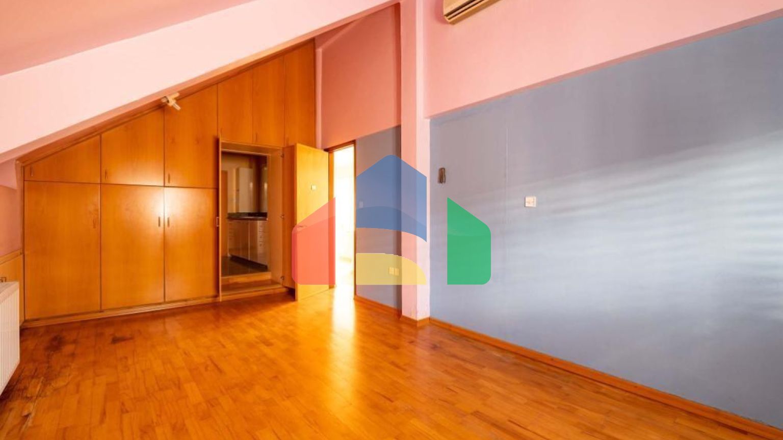 Продаж - Котедж 313 m² в Ая-Напі