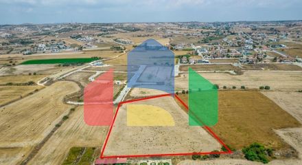 Продаж - Земельна ділянка 9700 m² В Ларнаке