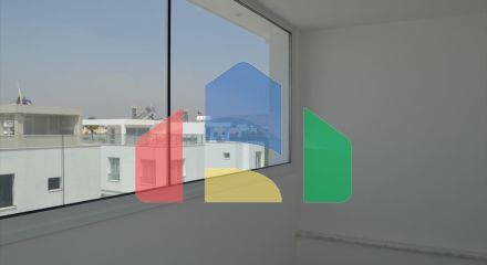 Продаж - Вілла 275 m² В Ларнаке