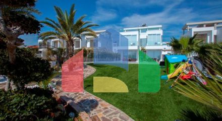 Продаж - Вілла 275 m² В Ларнаке