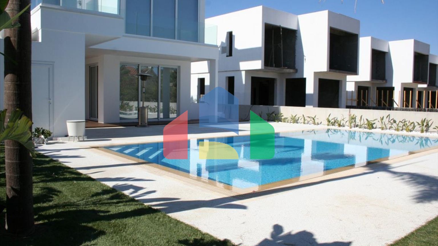 Продаж - Вілла 275 m² В Ларнаке