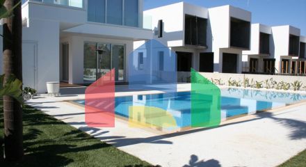 Продаж - Вілла 275 m² В Ларнаке