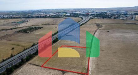 Продаж - Земельна ділянка 6021 m² В Ларнаке