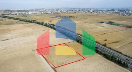 Продаж - Земельна ділянка 6021 m² В Ларнаке