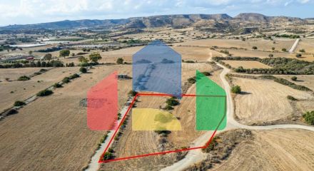 Продаж - Земельна ділянка 3292 m² В Ларнаке