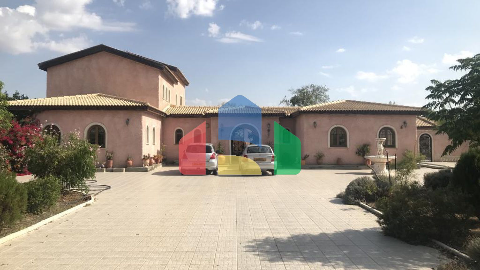 Продаж - Вілла 500 m² В Ларнаке