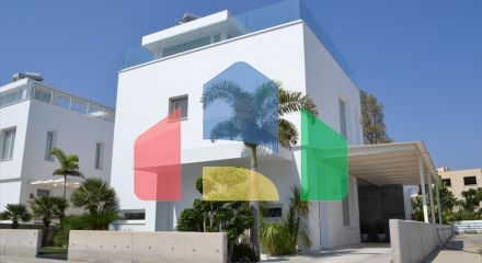 Продаж - Вілла 244 m² В Ларнаке