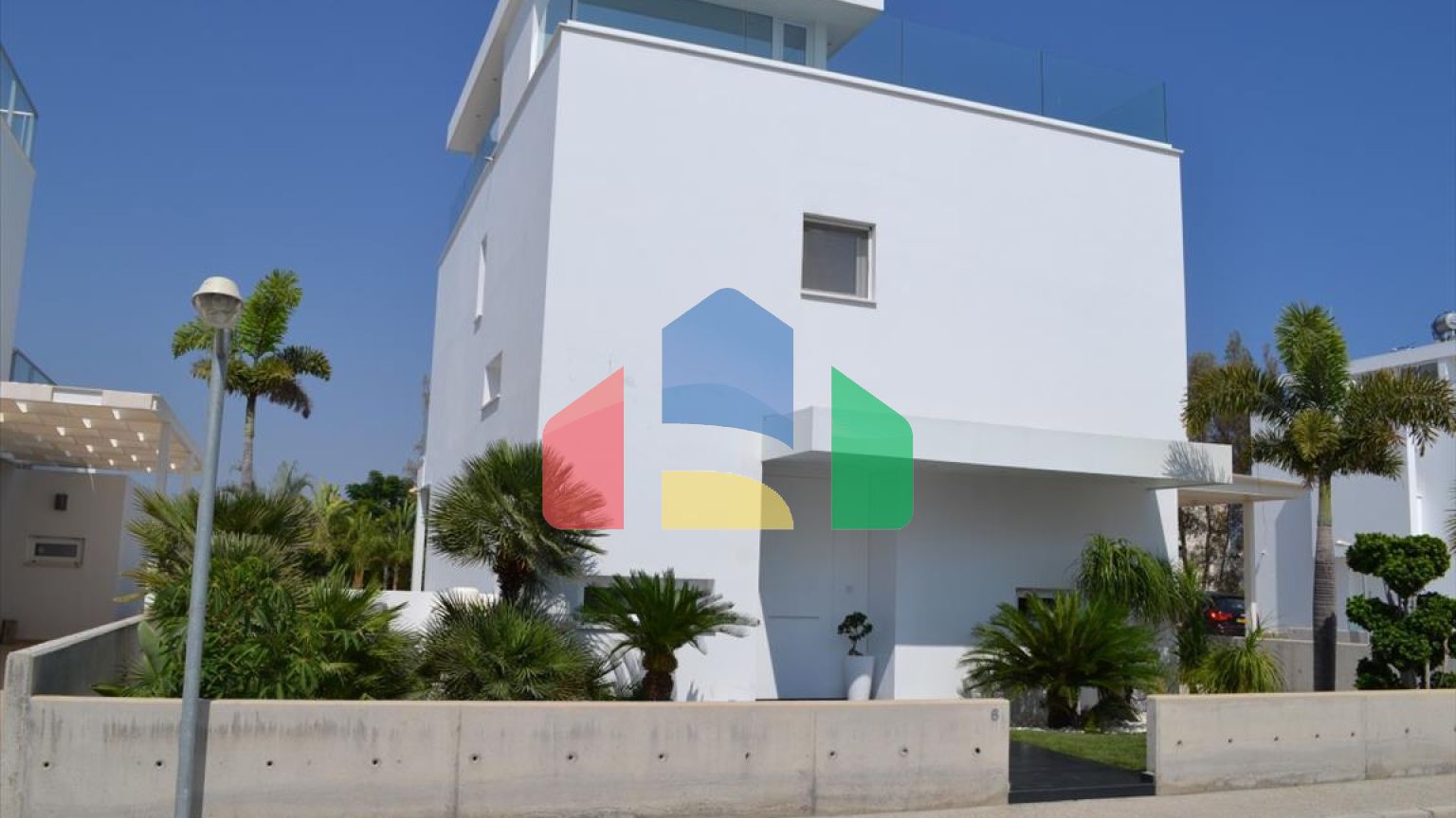 Продаж - Вілла 244 m² В Ларнаке