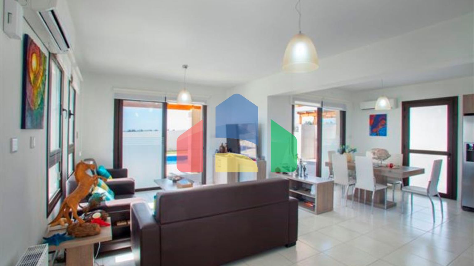 Продаж - Вілла В Ларнаке